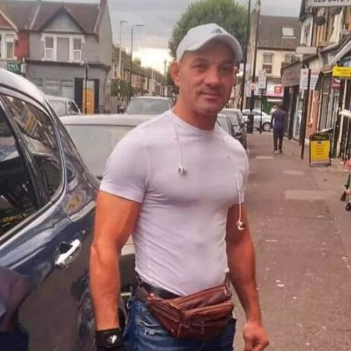 Român, căutat de poliție în Anglia. Cine l-a văzut pe Cătălin este rugat să sune la 999