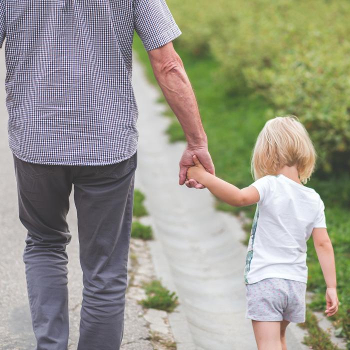 Bonus de 800 de euro pentru părinții divorțați sau despărțiți, în Italia: Cine se încadrează și cum pot fi obținuți banii