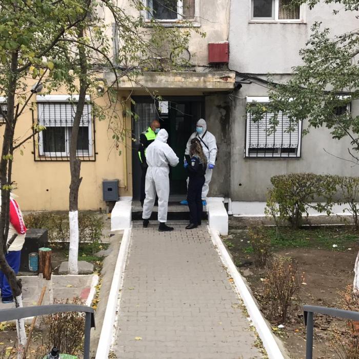 Doi români, mamă şi fiu, descoperiți fără suflare într-un apartament; o altă persoană, găsită înecată într-un pârâu din apropiere 