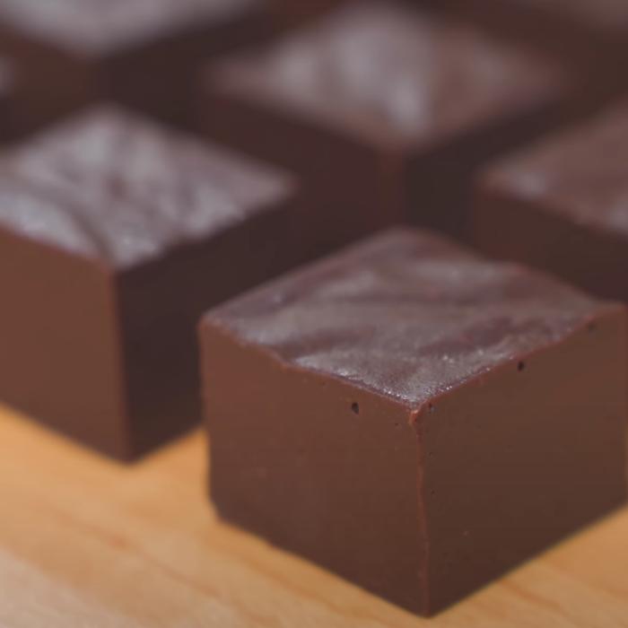 Rețetă de ciocolată de casă: Cum să prepari o delicatesă plină de arome în câțiva pași simpli