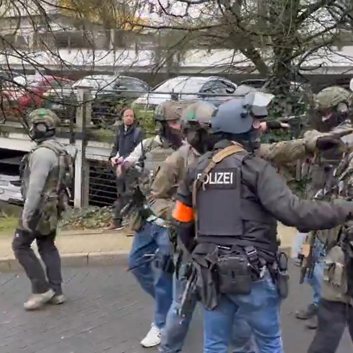 Atac armat într-un liceu din Germania: Patru elevi au fost răniți de un tânăr, după un atac cu cuțitul / VIDEO