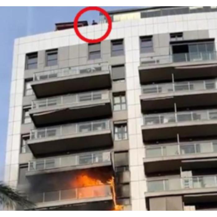 Incendiu Valencia. S-a aflat cine era bărbatul de pe acoperișul blocului, în momentul izbucnirii focului