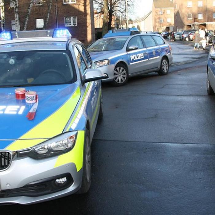 Germania. Doi adolescenți, bătuți și jefuiți în plină stradă de o bandă de 12 persoane. Poliția: "Atacatorii vorbeau într-o limbă est-europeană, posibil română"