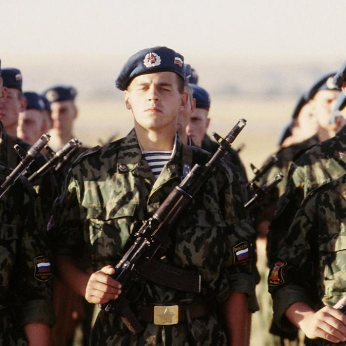 Băsescu vrea reintroducerea stagiului militar obligatoriu 