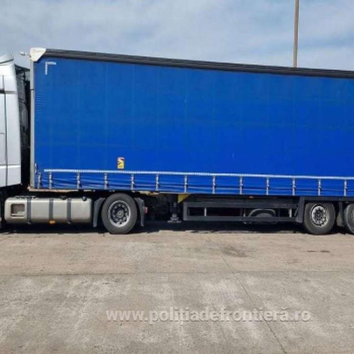 Opt migranți au fost descoperiți într-un camion frigorific la Vama Giurgiu, în stare gravă de hipotermie