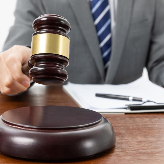 Un român a fost scos cu forța din mașină și bătut crunt de trei olandezi xenofobi. Bărbatul cere despăgubiri 