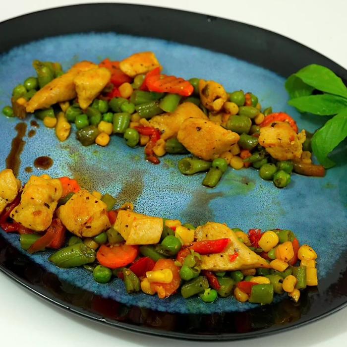 Rețetă delicioasă de legume mexicane cu piept de pui: O masă sănătoasă și plină de arome exotice!