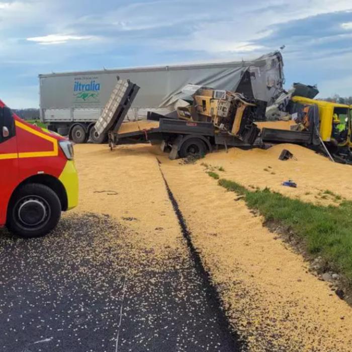 Șofer român de TIR, implicat într-un accident tragic în Franța. Se uita la film când a intrat pe contrasens și a ucis un alt șofer