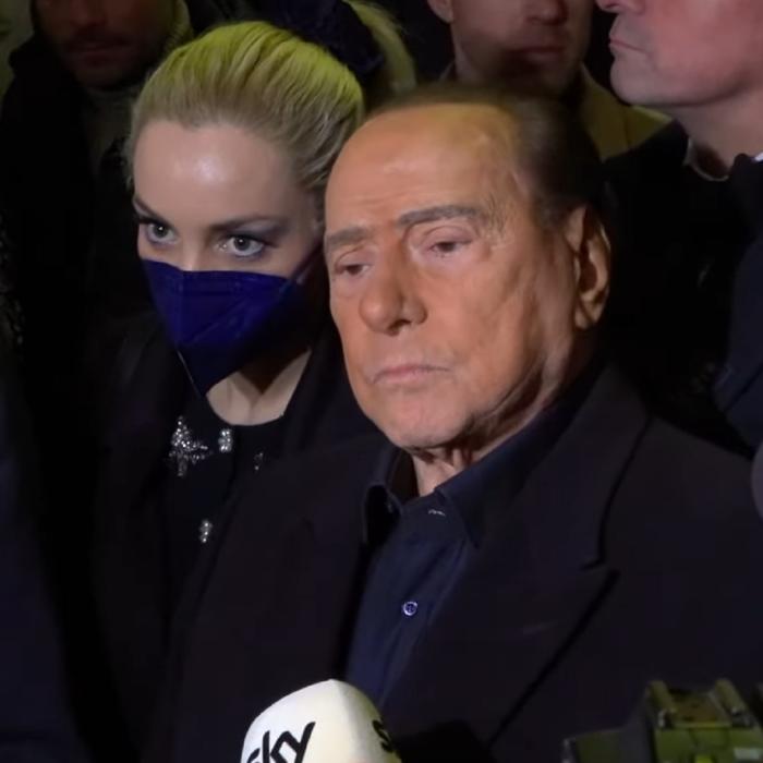 Casa lui Silvio Berlusconi, unde ținea petrecerile "bunga-bunga", transformată în centru de presă 