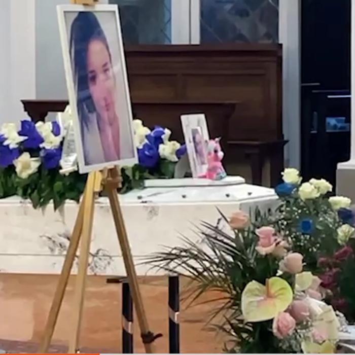 Valuri de lacrimi la înmormântarea Andreei Rabciuc de miercuri, din Italia: "Imposibil de acceptat că nu mai este aici”