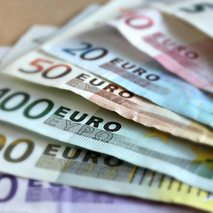 Grecia. Salariul minim pe economie va fi majorat de la 1 aprilie 