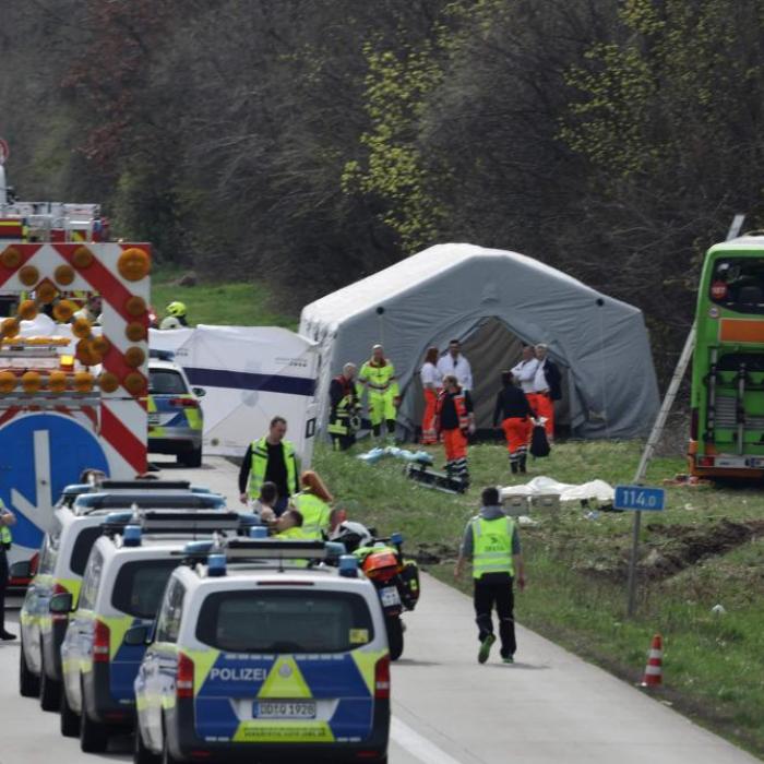 Tragedie pe autostradă în Germania: cinci persoane au murit, după ce un autocar cu 53 de pasageri s-a răsturnat