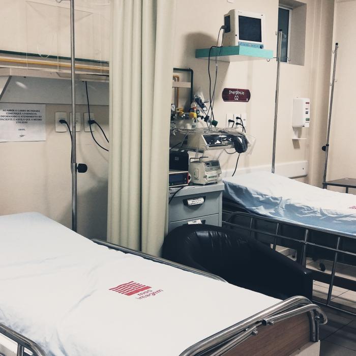 Român mort într-un incendiu la un spital din Italia. Focul ar fi pornit din cauză că și-a aprins o țigară