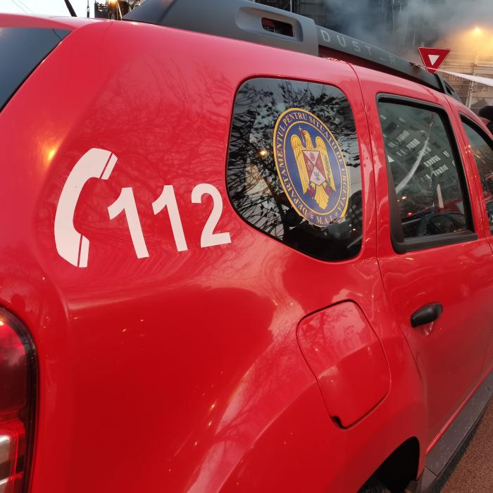 Incendiu la o terasă de pe plaja Corbu. Două persoane s-au salvat la limită