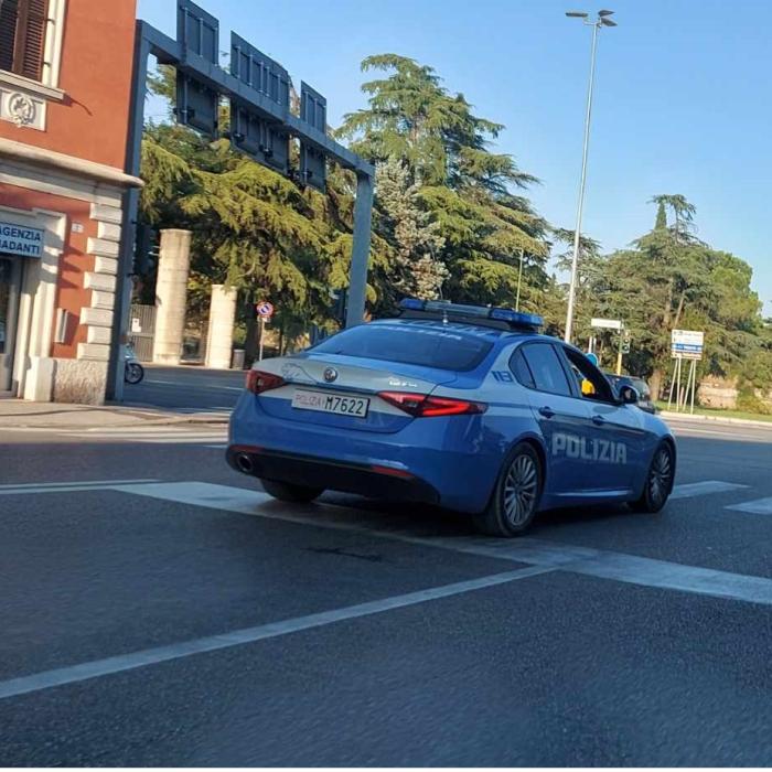 Româncă arestată la Roma, după ce a hărțuit pacienții unui spital apoi s-a luat la bătaie cu polițiștii