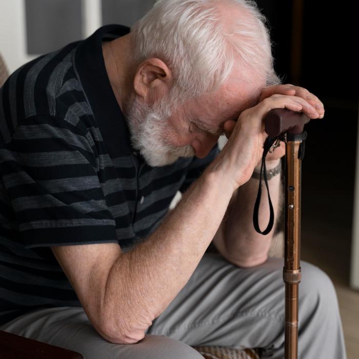 Doi hoți din Constanța intrau peste bătrâni în casă, după ce-i mințeau că au cadouri din partea statului 