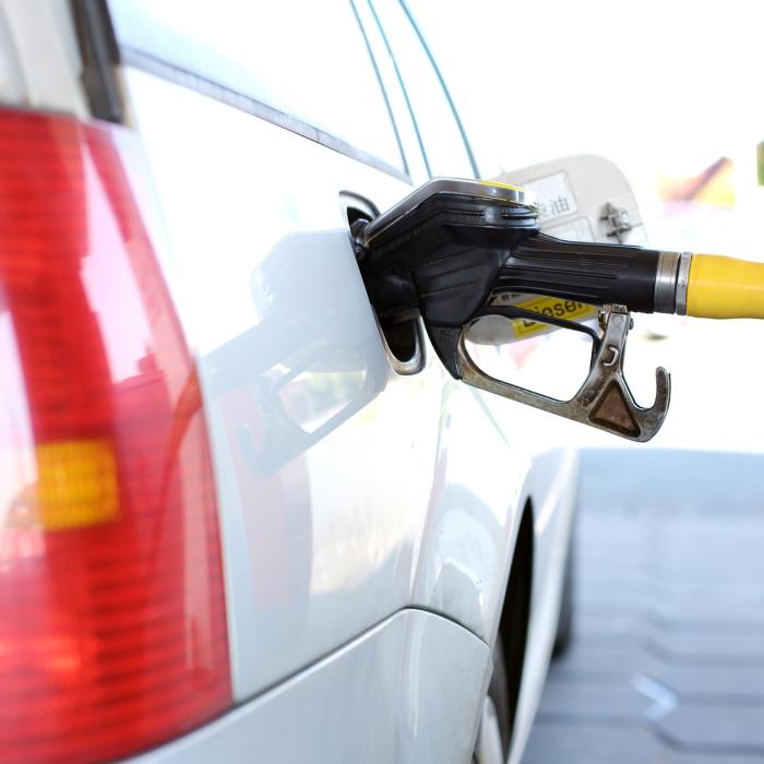 Cresc prețurile la carburanți în toată Europa. Asociațiile consumatorilor din Italia, Franța și Spania cer intervenția autorităților 