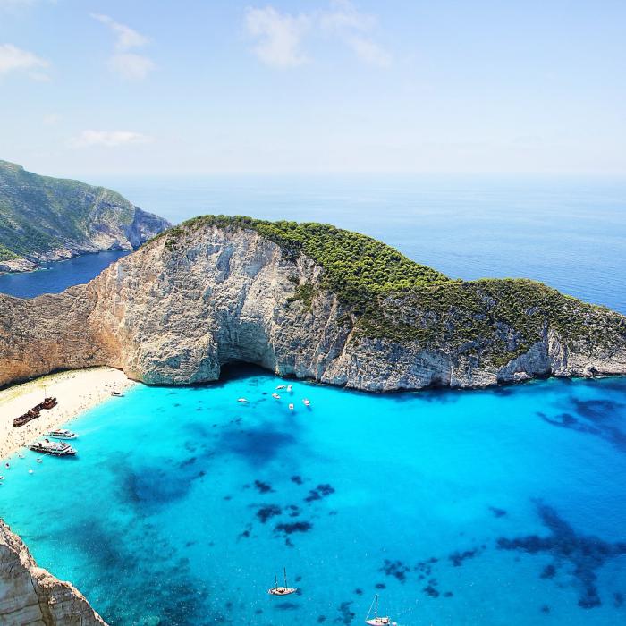 Grecia oferă turiștilor afectați de incendiile de pădure din Rodos, vouchere de 500 de euro