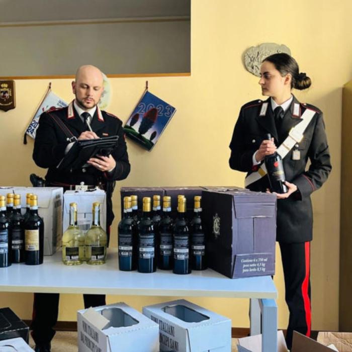 O bandă de hoți români din Italia, specializată în furturi de vinuri scumpe, a fost arestată