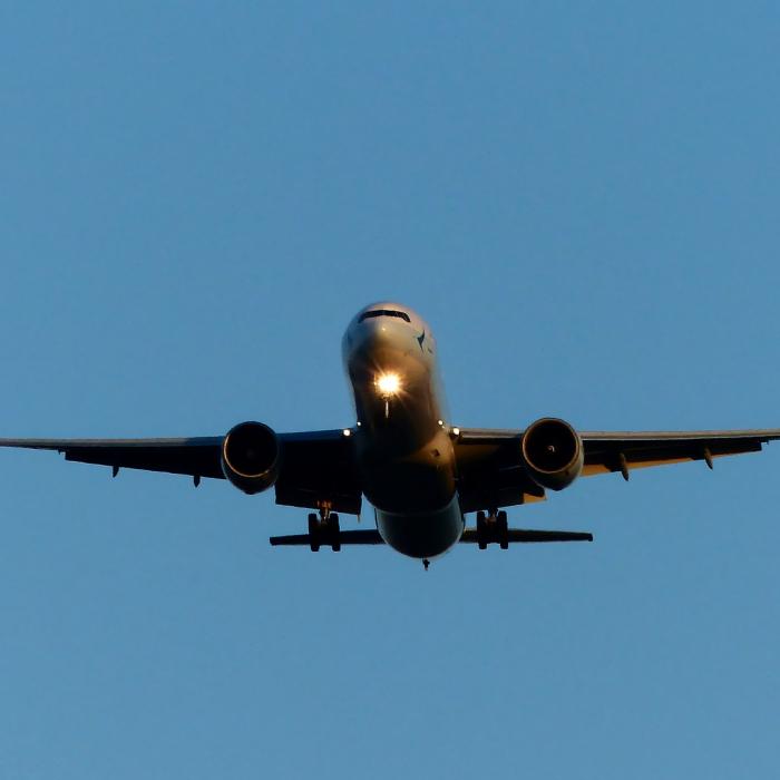 Amenințare cu bombă: Un avion a aterizat de urgenţă pe Aeroportul Timişoara. A fost activat Planul Roșu de Intervenție