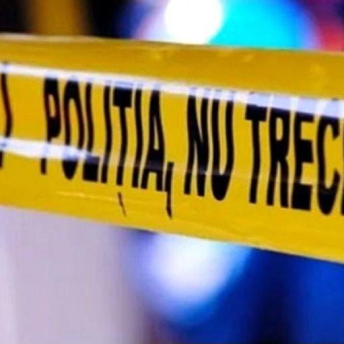 Copil de 8 ani din Chișinău, găsit fără viață, după ce s-a jucat cu pistolul real din seiful tatălui său