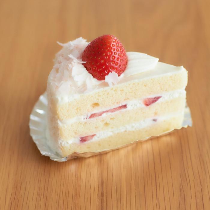 Tort cu cremă de fructe, o delicatesă pentru sărbători și zilele de naștere!