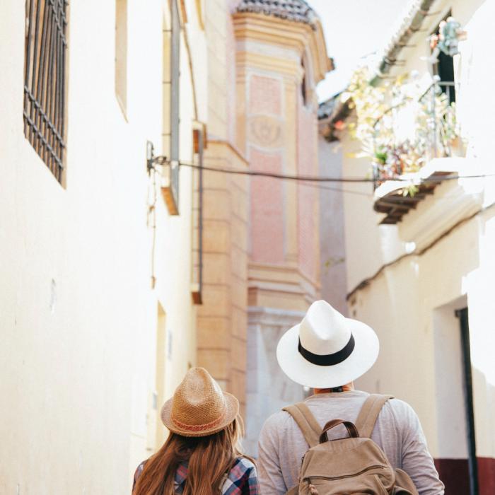 O italiancă a început să ia la bătaie mai mulți turiști, pe motiv că ”sunt prea mulți”. ”Orașul ăsta a devenit insportabil”