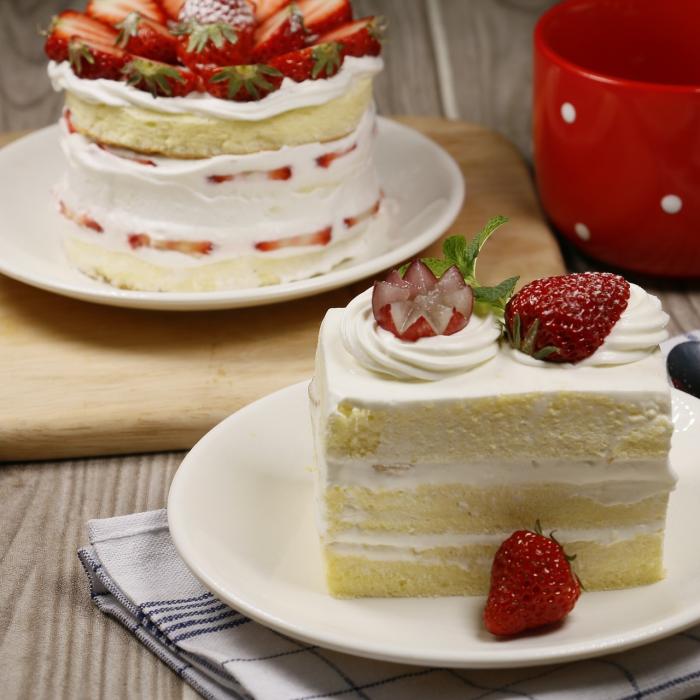 Rețeta japoneză de tort pufos cu căpșuni, perfect pentru zilele calde de vară