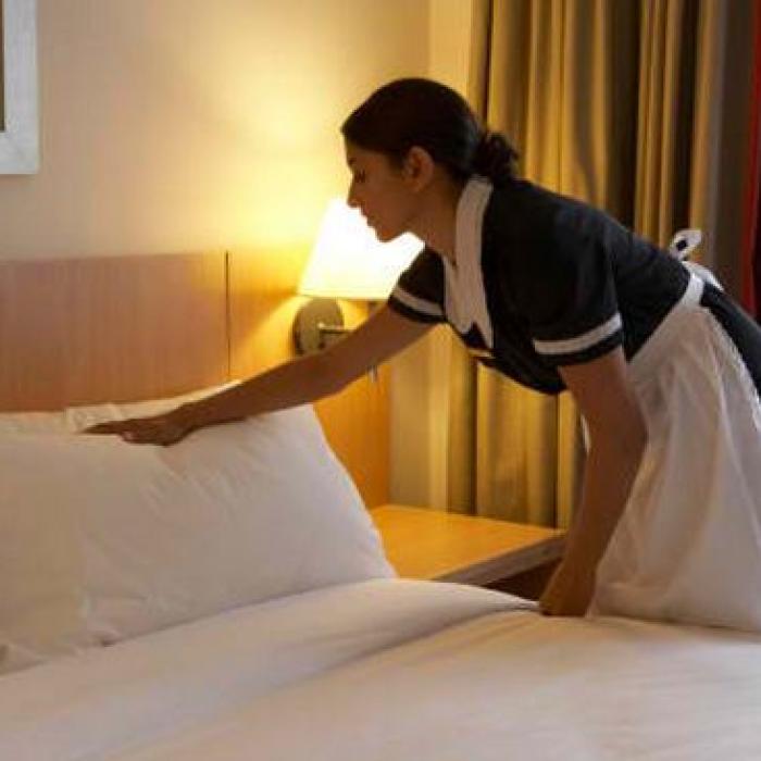 Ofertă de muncă scandaloasă pentru a face curățenie într-un hotel în Spania: "Cel puțin două limbi străine știute” pentru salariul minim