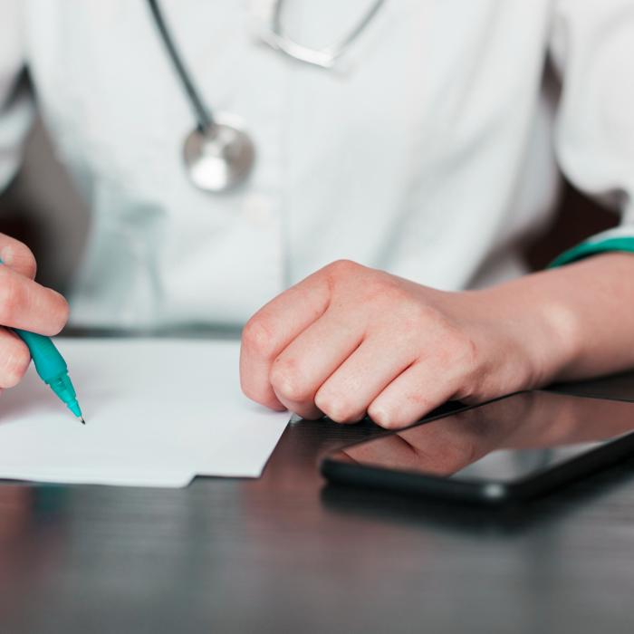 Românii fără asigurare medicală de stat pot beneficia de câteva servicii medicale gratuite decontate de CNAS