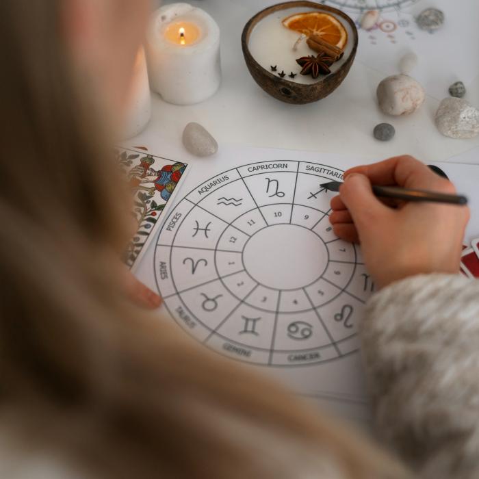 Horoscop 28 mai 2024: O zodie e pe val; Racii au parte de bani - previziuni complete