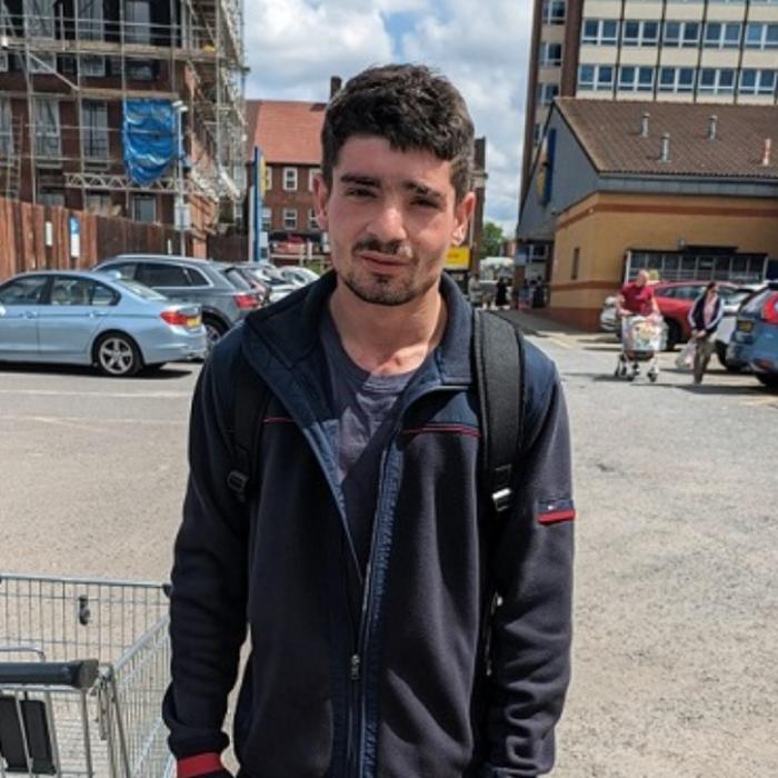 Un român a fost aruncat pur și simplu în stradă, în Anglia, de conaționalii care i-au promis un loc de muncă