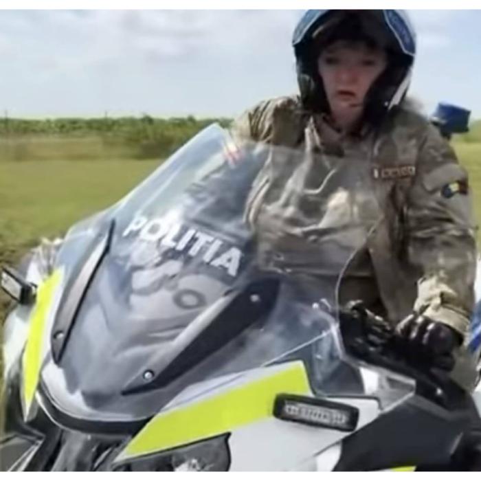 Anchetă la IGPR după ce Șoșoacă a apărut în campanie în uniformă de polițist și pe motocicleta unui agent