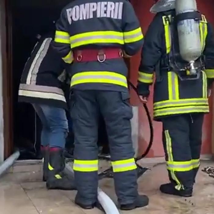 Incendiu puternic pe bulevardul Barbu Văcărescu din București: Intervenție rapidă a pompierilor cu opt autospeciale