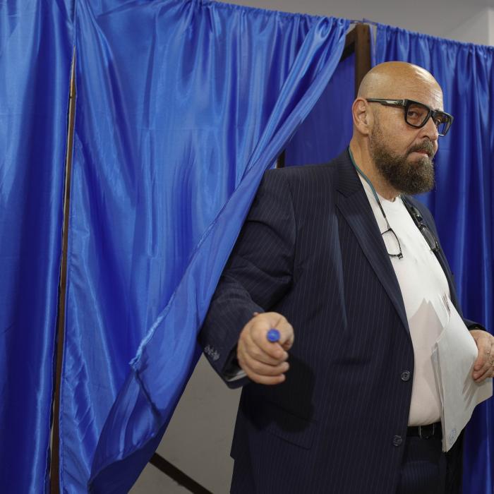 Piedone a făcut scandal la o secție de votare. Video