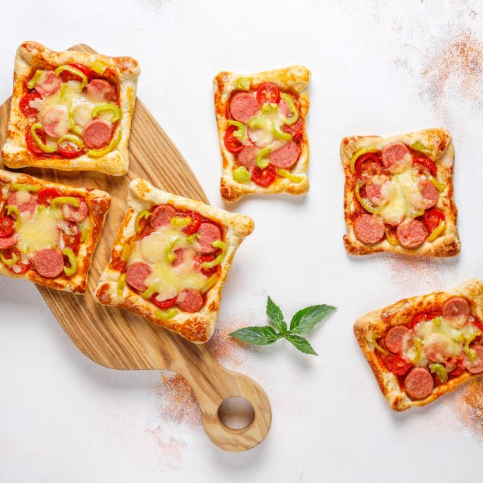 Pizza rapidă pe felii de pâine - O masă delicioasă gata în câteva minute