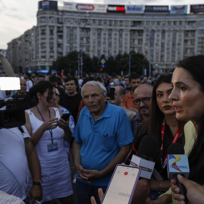 Protest USR în Piața Victoriei. Se cere renumărarea voturilor la Sectorul 1 