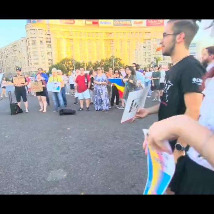 Protest în Piața Victoriei: "Suntem revoltați de fraudele de la alegeri" 