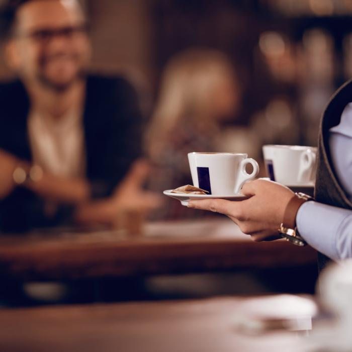 Jaf record lângă Veneția: O chelneriță a furat 300.000 de euro din încasările barului