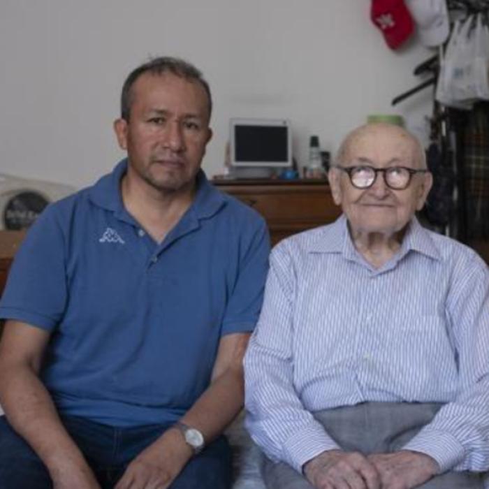 Gest emoționant: Un italian de 99 de ani l-a adoptat pe îngrijitorul său. „Ne iubim, suntem o familie”