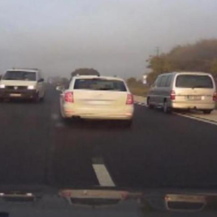 Un bărbat a condus pe contrasens 10 km pe autostrada A23 din Italia. Șoferul avea o alcoolemie de patru ori mai mare decât limita legală