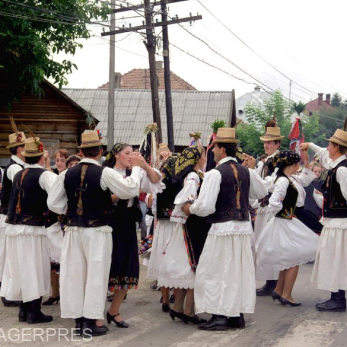 Nunta la țară. Cele mai frumoase obiceiuri și poezii populare. Pe unele sigur nu le știai!