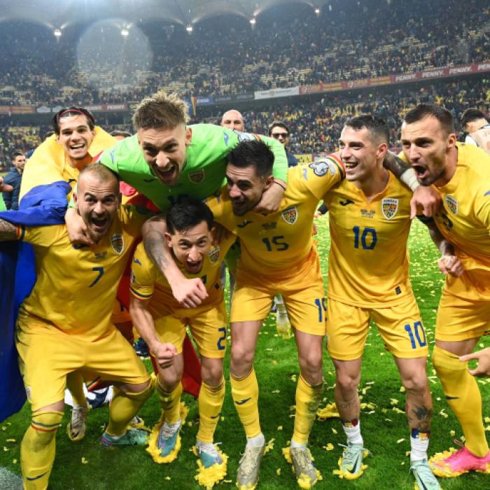 Sute de fani i-au așteptat pe „Tricolori” pe stadion în miez de noapte pentru a-i felicita