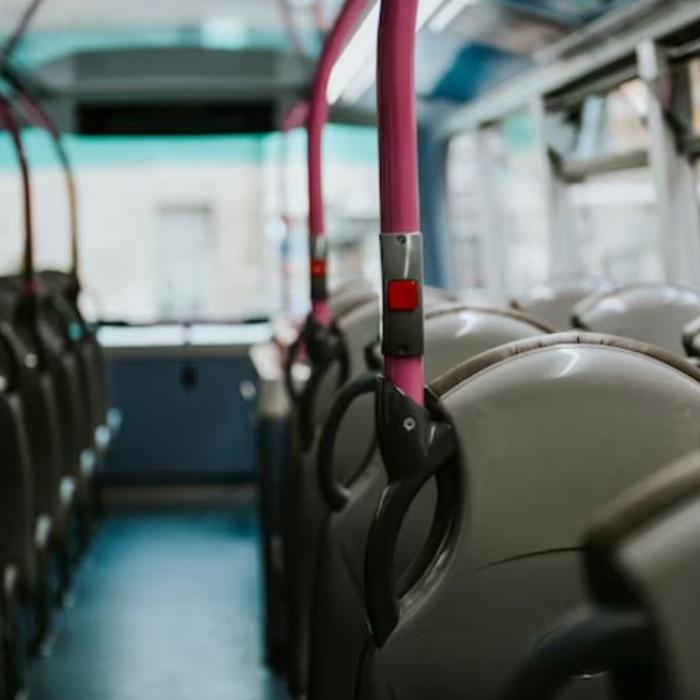Un șofer de autobuz din Spania a devenit eroul unei pasagere abordate de un individ dubios. A blocat ușile și a sunat imediat la 112