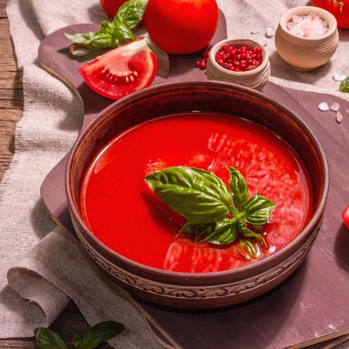 Supă rece de roșii. Se face la blender și e perfectă în zilele caniculare