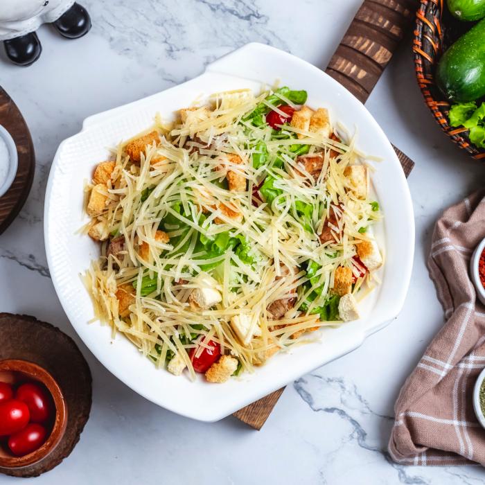 Salată cu tăieței și piept de pui - un preparat perfect de vară