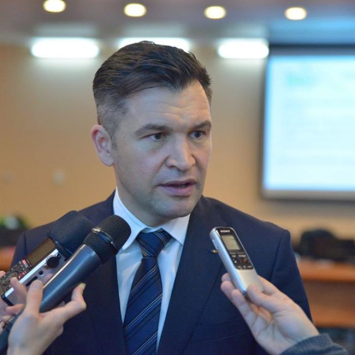 Purtătorul de cuvânt al PNL acuză AUR de înșelătorie: "George Simion nu va oferi nici apartamente, nici credite ieftine"