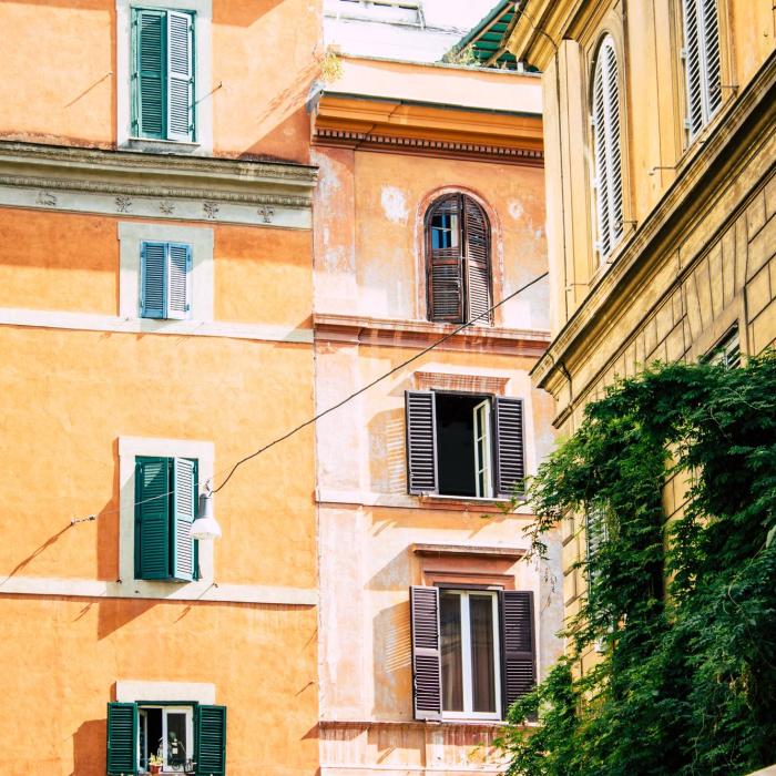Furt de 150 000 de euro în apartamentul a doi profesori universitari din Italia: Rolexuri și obiecte de valoare furate