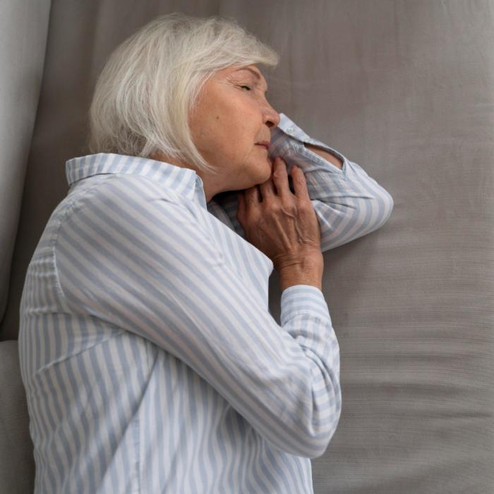 Gestul emoționant al carabinierilor: Au plătit o noapte de cazare pentru o bătrână turistă care dormea pe un șezlong