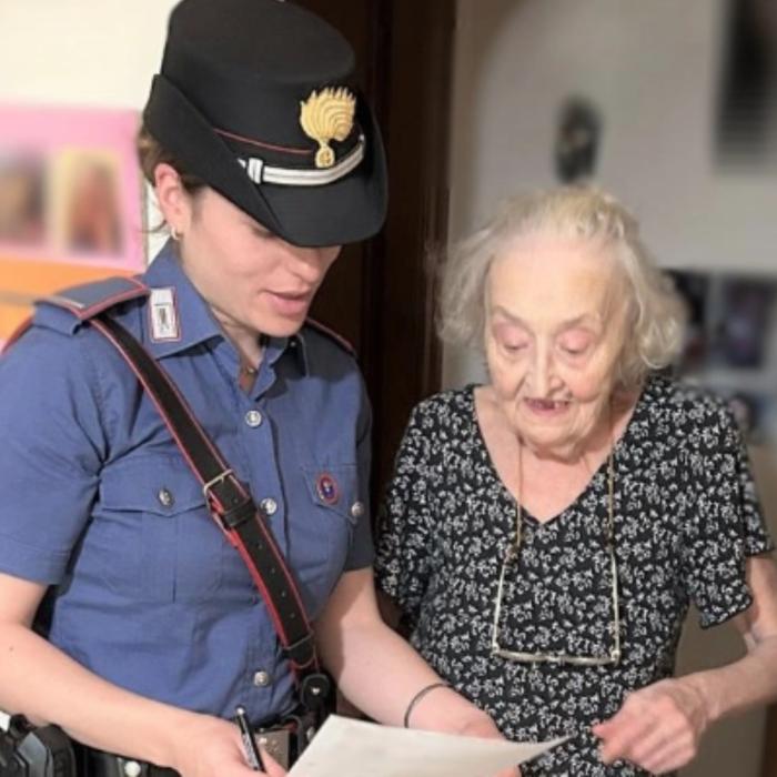 Carabinierii au sărit în ajutorul unei bătrâne din Italia care nu își putea face cumpărăturile. ”Dacă nu am încredere în voi, în cine să am încredere?”